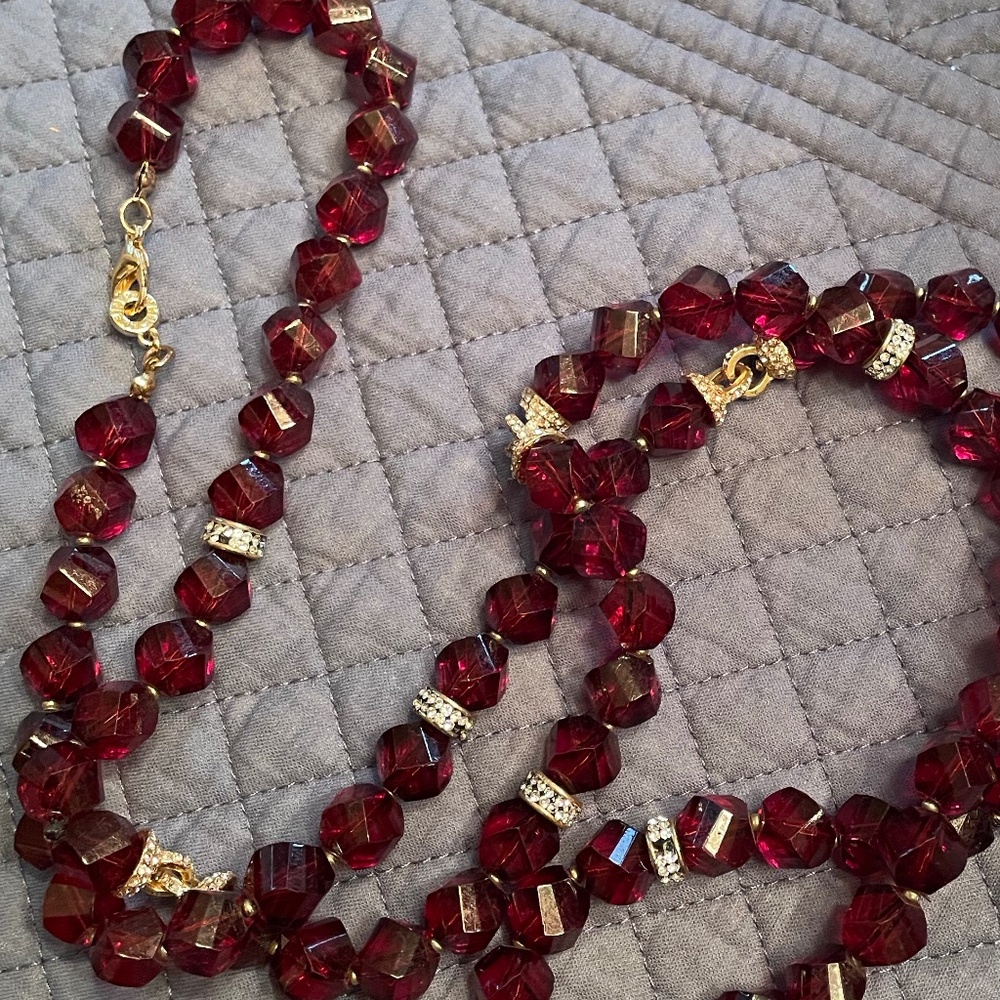 ANNE KLEIN glass and rhinestone necklace ❤️